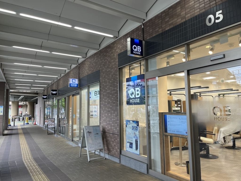 ロータリー東側の高架下付近