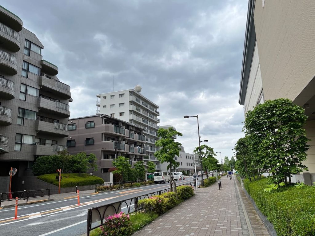 ユリの木通り