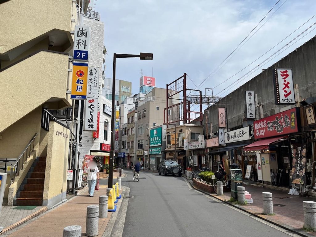 西日暮里駅　東側の街並み