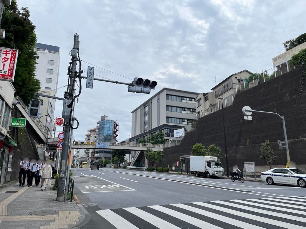 西日暮里駅　西側の街並み