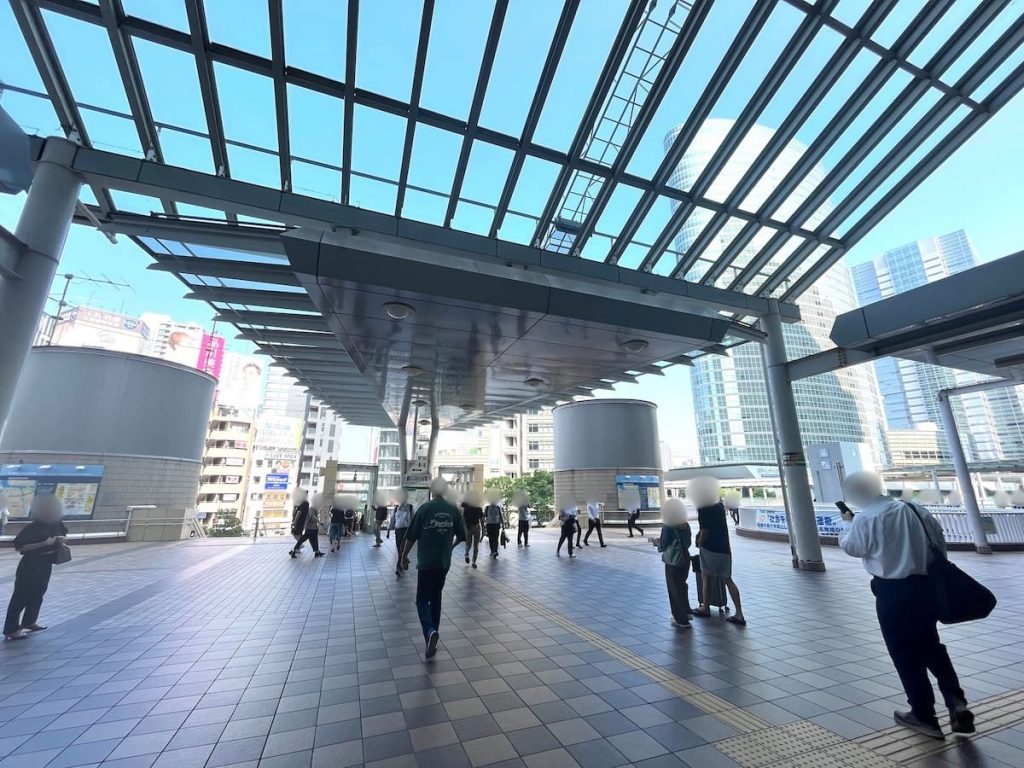 港南口からのペデストリアンデッキ