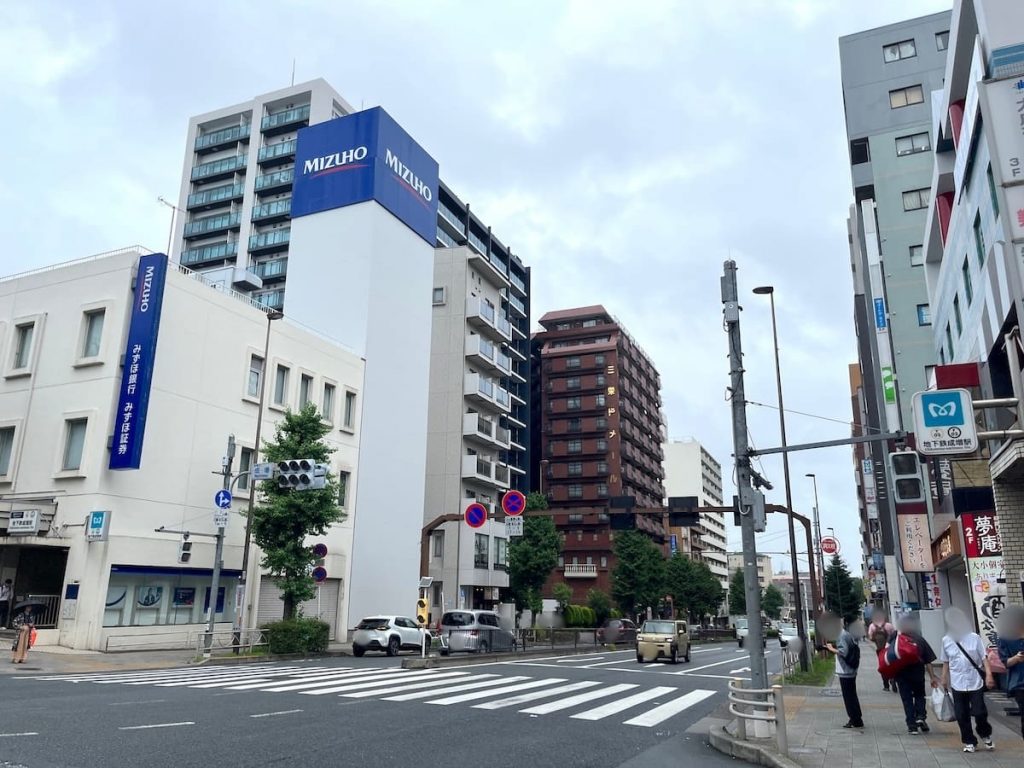 地下鉄成増駅の出口付近のようす