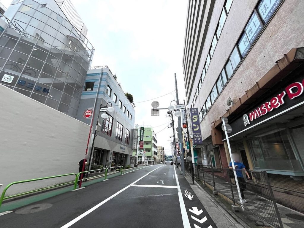 川越街道から南側につづく「成増南商店街」のようす