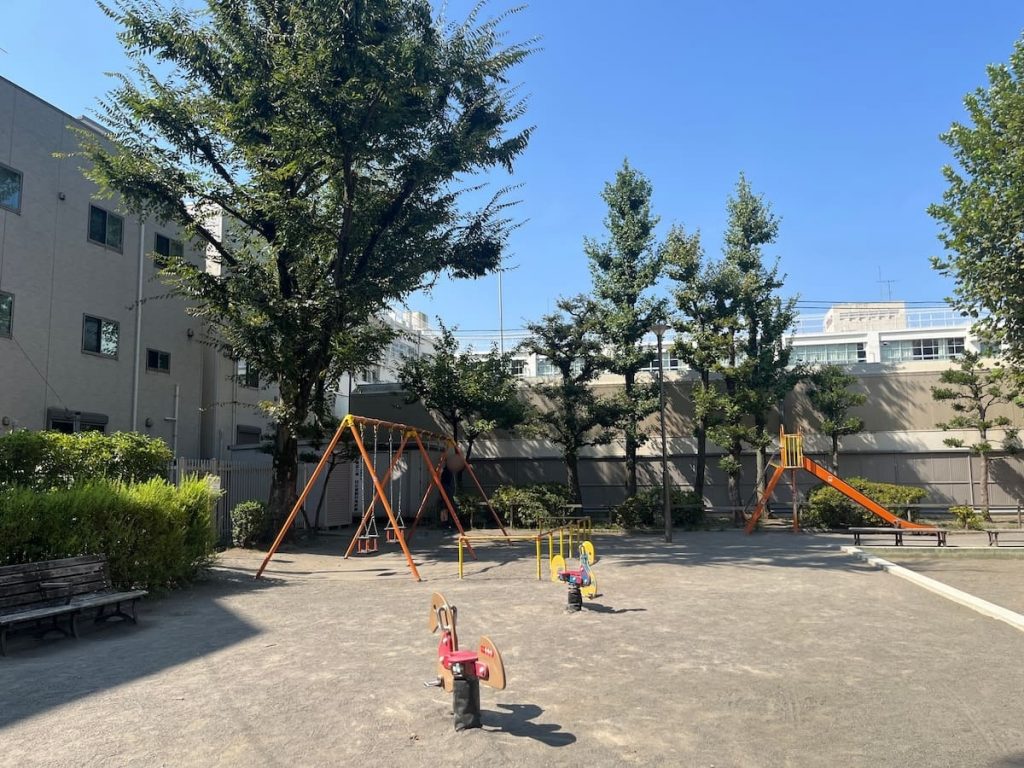 ブランコやスプリング遊具