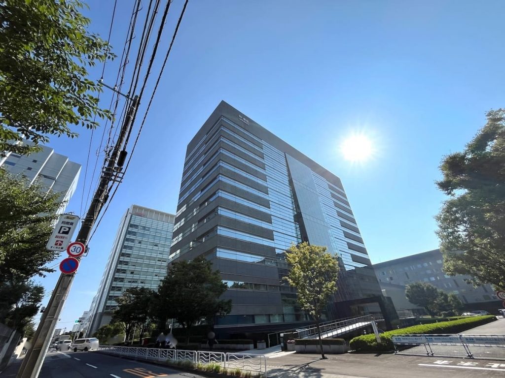 オフィスビルが建ち並ぶ街並み