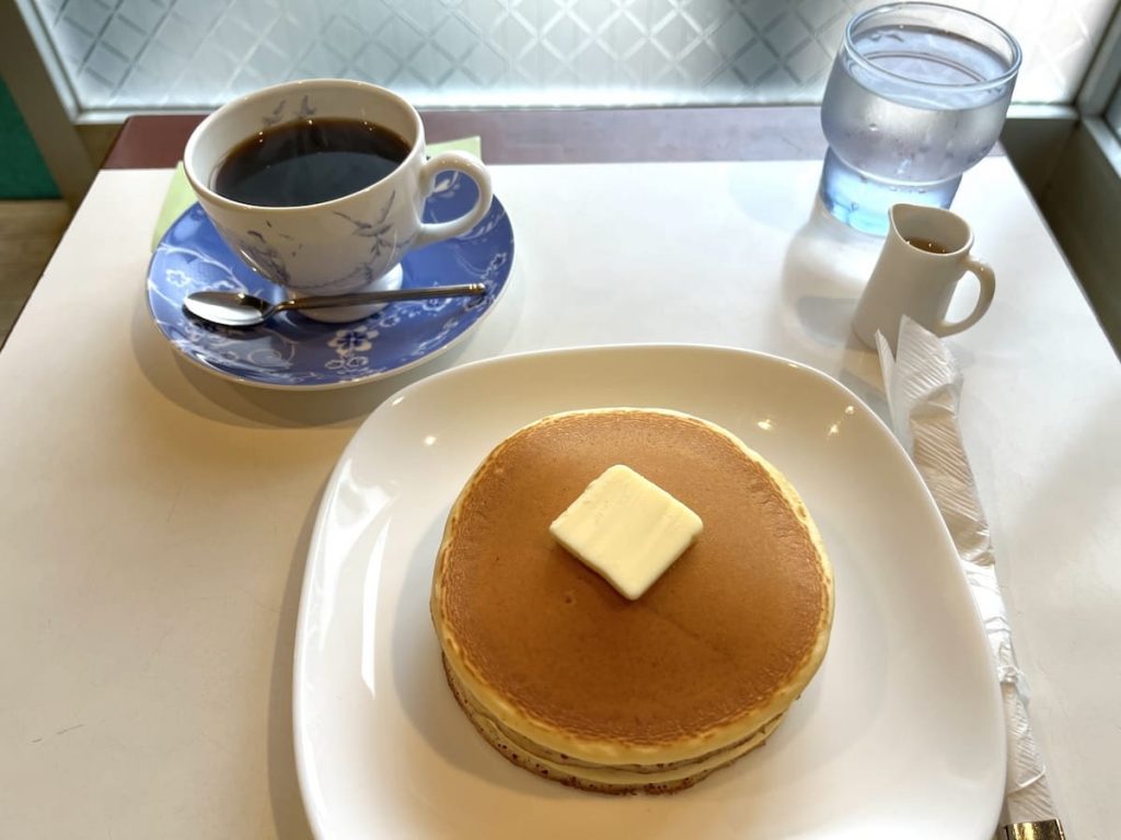ホットケーキとホットコーヒー