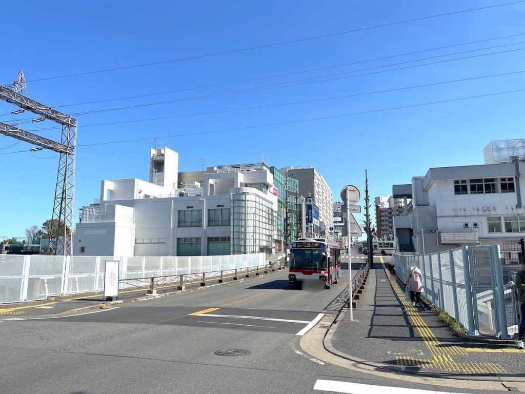 南側エリアとの行き来が可能な橋