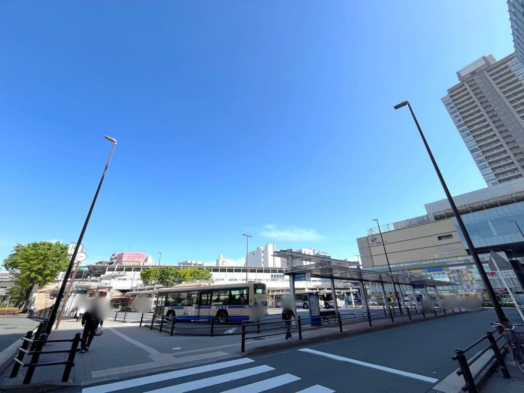 鶴見駅　東口側の街並み