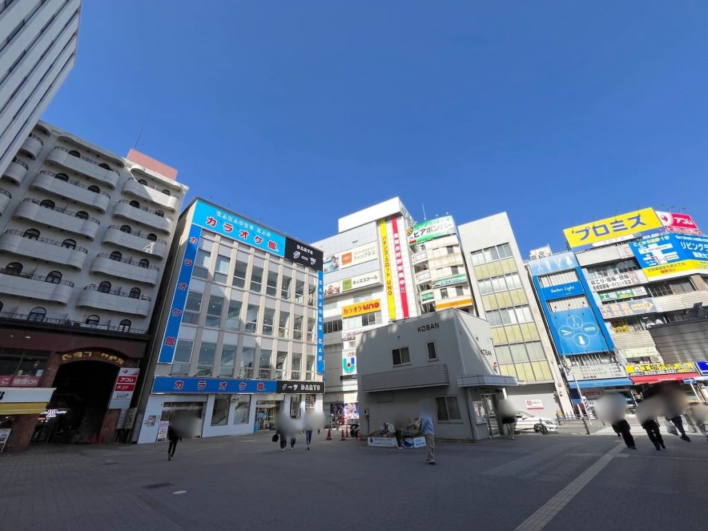 東口